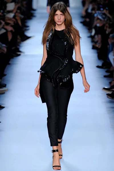 Look 11